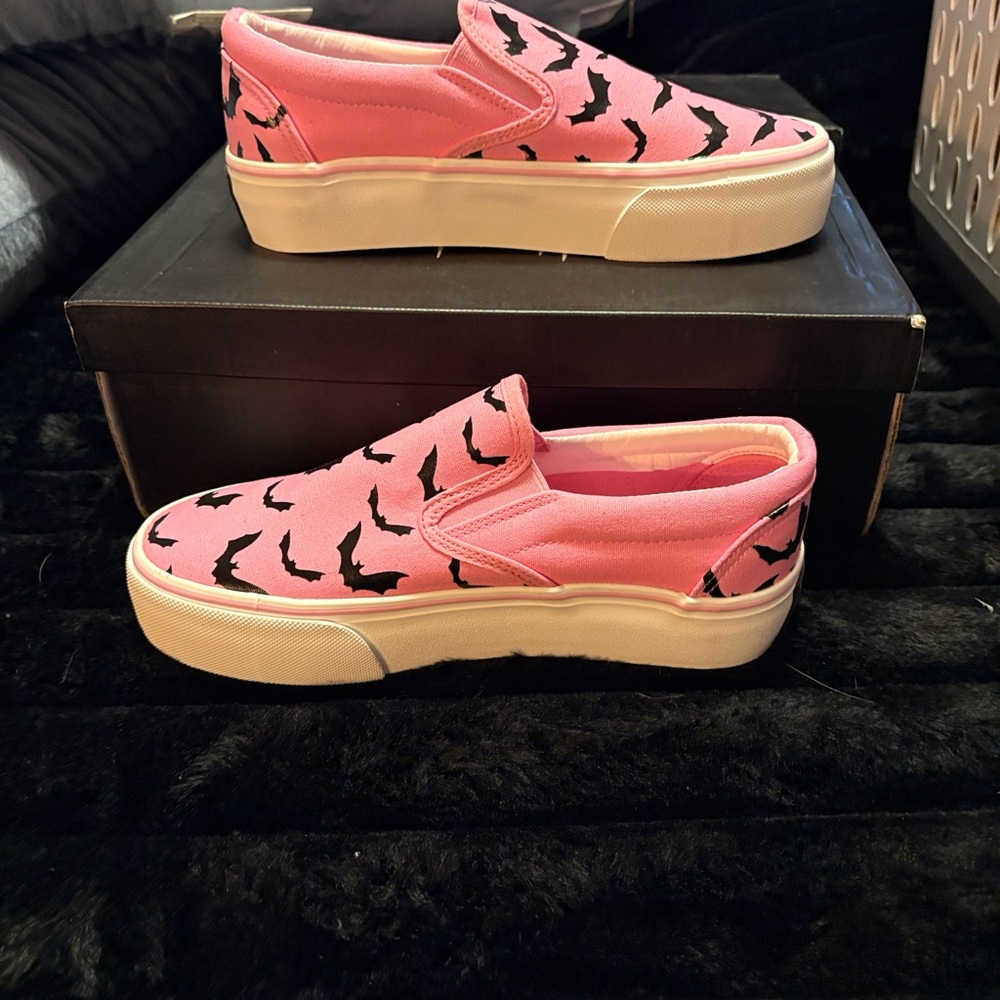 YRU feeling Batty Slip on sneakers